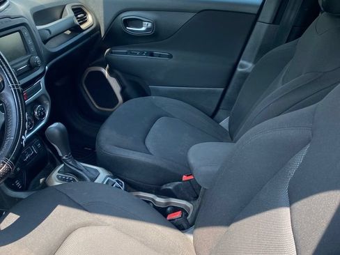 Used 2017 Jeep Renegade Latitude AWD/4WD image 13
