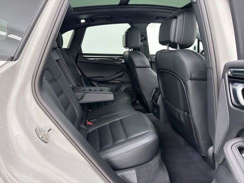 Used 2025 Porsche Macan image 26