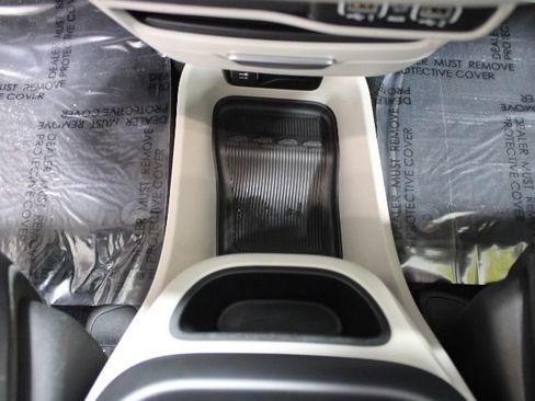 Used 2024 Chrysler Pacifica Touring-L image 34