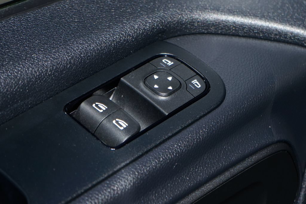 Used 2020 Mercedes-Benz Sprinter 1500 image 18
