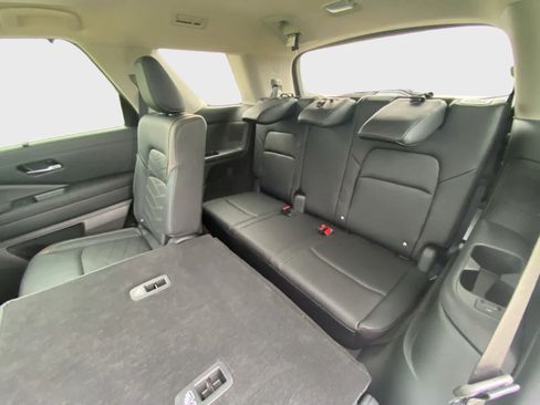 Used 2025 Nissan Pathfinder Platinum w/ Cargo Package AWD/4WD image 15