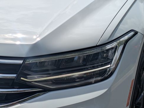 Used 2022 Volkswagen Tiguan SE FWD image 9