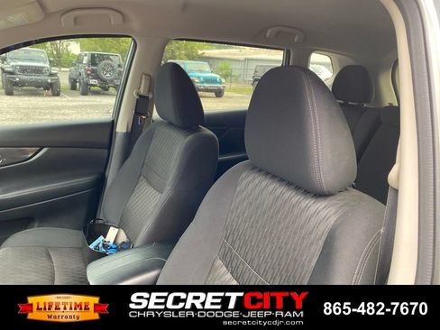Used 2020 Nissan Rogue SV w/ Premium Package AWD/4WD image 12