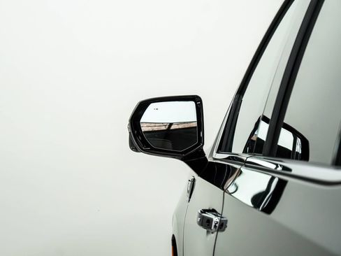 Used 2023 GMC Yukon Denali Ultimate AWD/4WD image 12