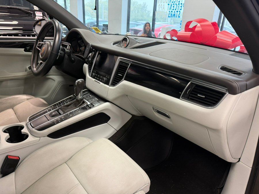 Used 2018 Porsche Macan S AWD/4WD image 38
