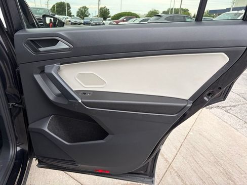 Used 2020 Volkswagen Tiguan SE w/ Panoramic Sunroof Package AWD/4WD image 15