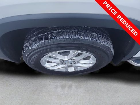 Used 2021 Chevrolet Traverse LT image 9