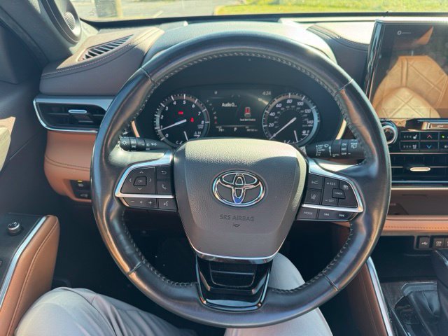Used 2021 Toyota Highlander Platinum AWD/4WD image 26