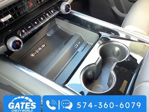 New 2025 Chevrolet Suburban Premier image 16