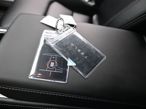 Used 2025 Tesla Model Y Long Range image 14