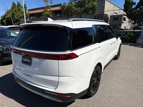 Certified 2024 Kia Carnival SX FWD image 8