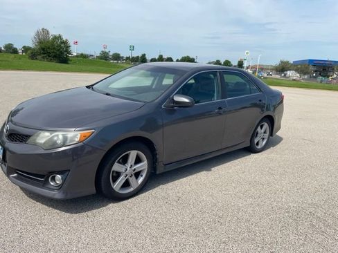 Used 2014 Toyota Camry SE FWD image 6