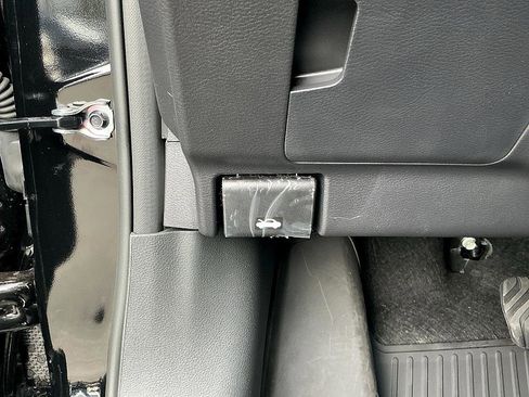 New 2025 Nissan Kicks SR image 14