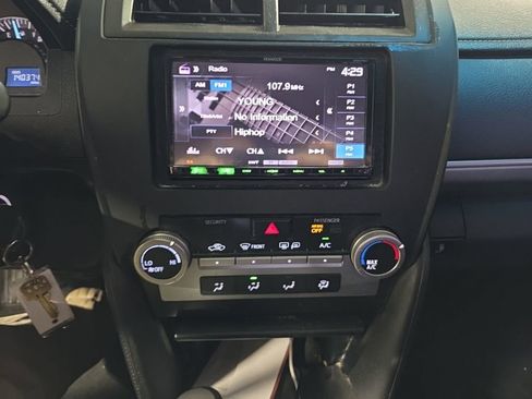 Used 2014 Toyota Camry SE image 12