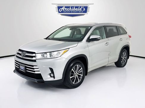 Used 2018 Toyota Highlander XLE AWD/4WD image 3