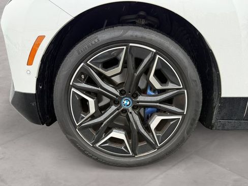 Used 2024 BMW iX xDrive50 w/ Premium Package AWD/4WD image 14
