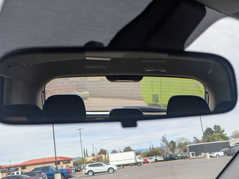 Used 2025 Hyundai Venue SEL image 19