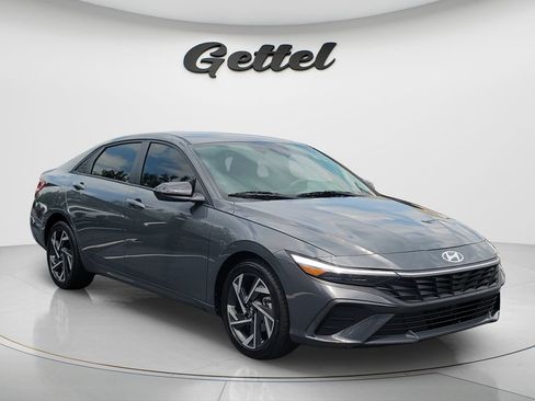 Used 2025 Hyundai Elantra SEL FWD image 3