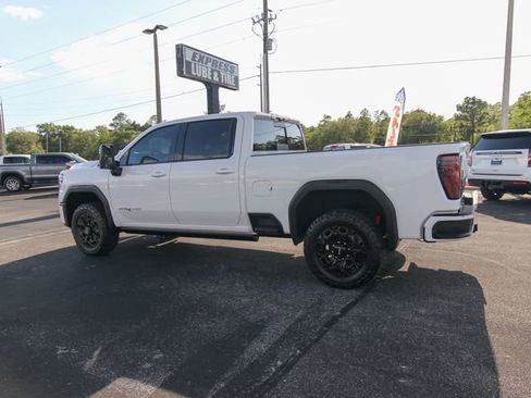 Used 2024 GMC Sierra 2500 AT4 w/ Technology Package AWD/4WD image 6