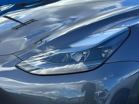 Used 2023 Tesla Model Y Long Range AWD/4WD image 4