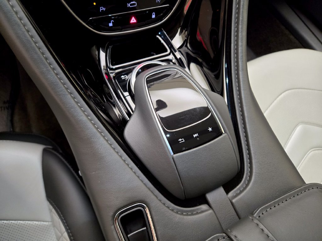 Used 2020 Aston Martin DBS Superleggera RWD image 39