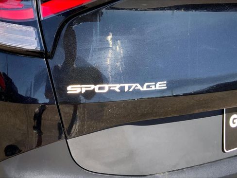 Used 2023 Kia Sportage LX AWD/4WD image 10