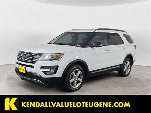 Used 2017 Ford Explorer XLT image 1