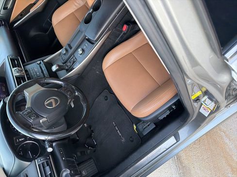 Used 2017 Lexus IS 200t image 7