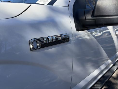 Used 2019 Ford F150 XLT w/ Equipment Group 302A Luxury image 9