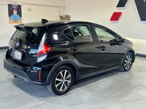 Used 2018 Toyota Prius C One image 7