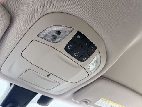 Used 2017 Chrysler Pacifica Touring-L FWD image 38