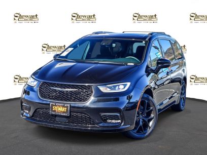 Used 2025 Chrysler Pacifica Limited