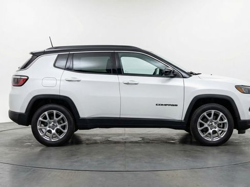 Used 2025 Jeep Compass Limited AWD/4WD image 11