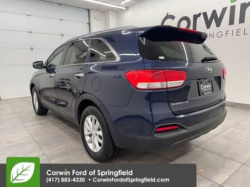 Used 2016 Kia Sorento LX image 3