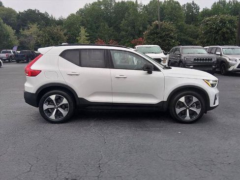 Used 2023 Volvo XC40 B4 Ultimate FWD image 3
