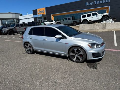 Used 2015 Volkswagen Golf 4-Door FWD image 10
