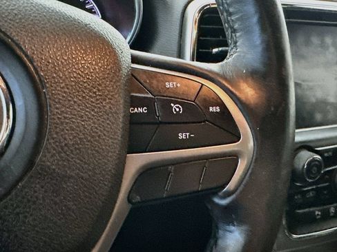 Used 2018 Jeep Grand Cherokee Altitude RWD image 26