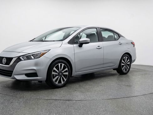 Used 2025 Nissan Versa SV image 3