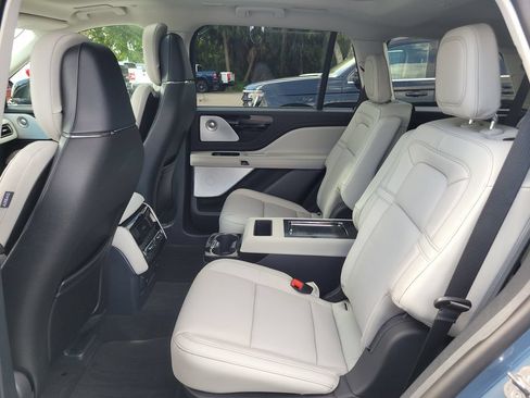 Used 2026 Lincoln Aviator Reserve w/ Luxury Package RWD image 11