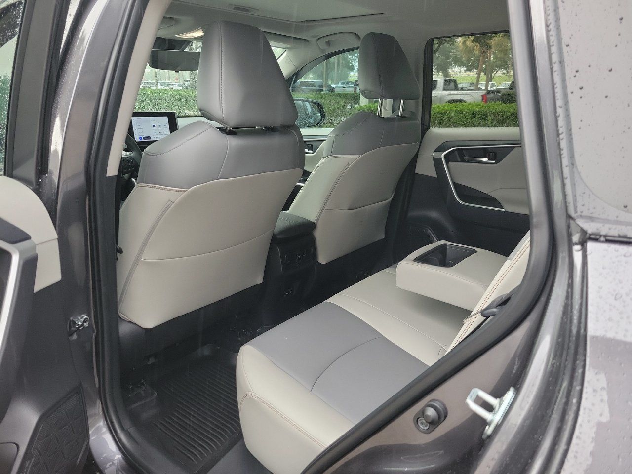 Used 2024 Toyota RAV4 XLE Premium FWD image 10