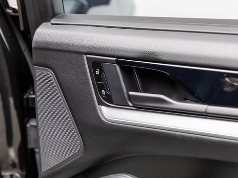 Used 2024 Porsche Cayenne S image 47