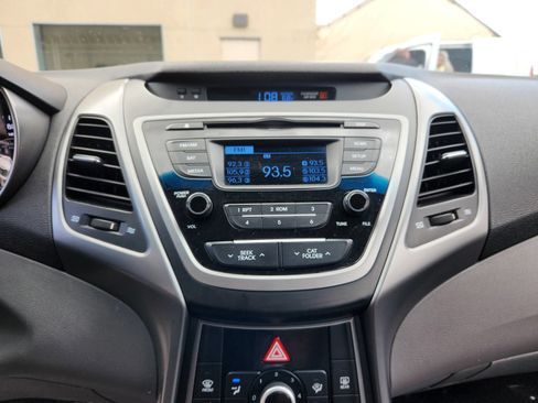 Used 2016 Hyundai Elantra SE FWD image 23