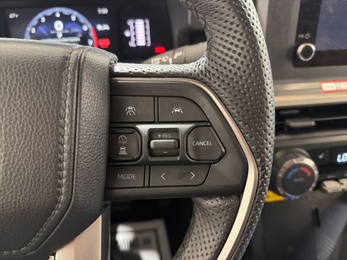 Used 2025 Toyota Tacoma SR5 AWD/4WD image 28