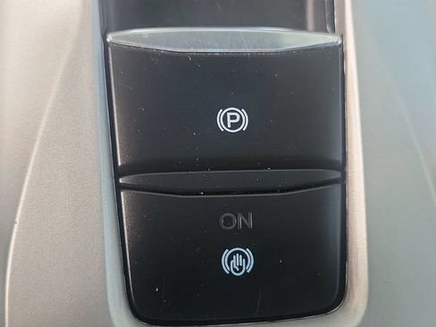Used 2023 Ford Explorer XLT RWD image 17