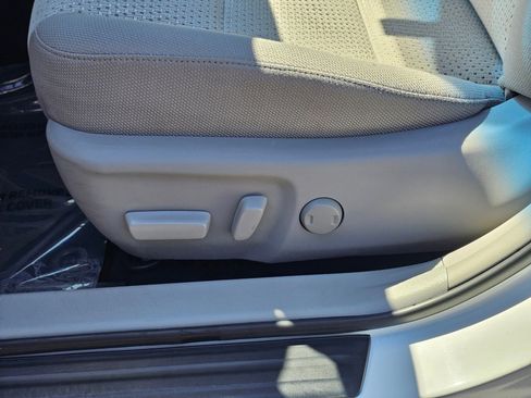 Used 2012 Toyota Camry LE FWD image 28
