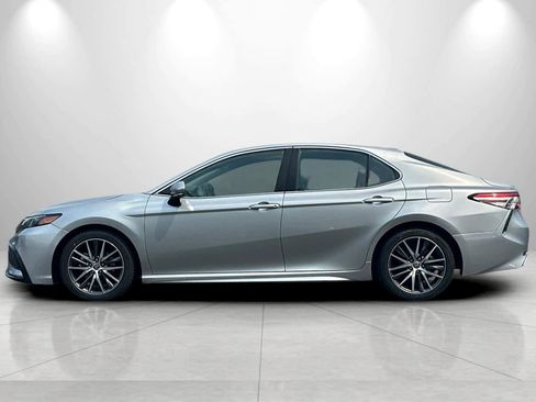 Used 2022 Toyota Camry SE w/ Cold Weather Package AWD/4WD image 5