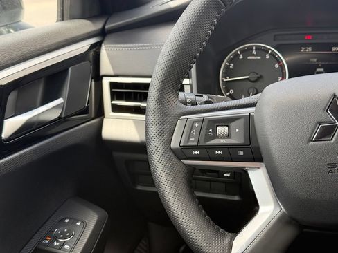 New 2026 Mitsubishi Outlander AWD image 8