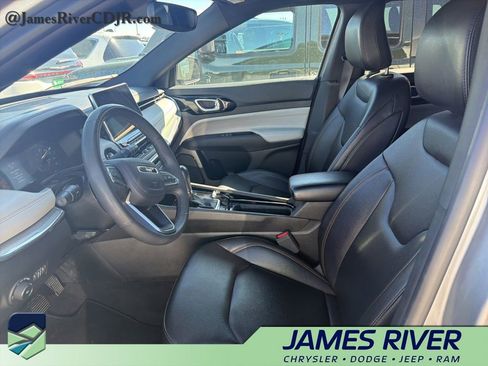 Used 2024 Jeep Compass Limited image 2