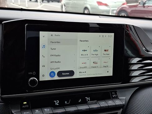 Used 2025 Toyota Camry SE w/ Convenience Package image 17