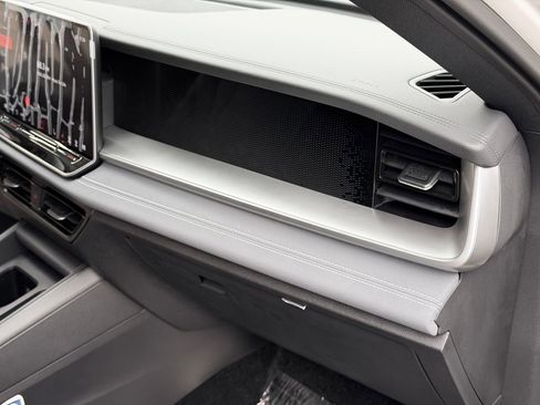 New 2026 Volkswagen Tiguan SE R-Line FWD image 30